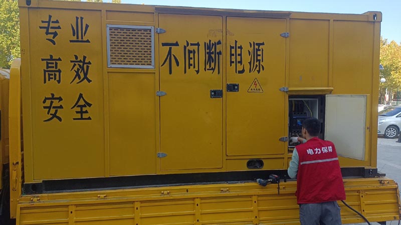 濮阳柴油发电机组和UPS电源配合使用时，如何避免切换过程中的电力中断？